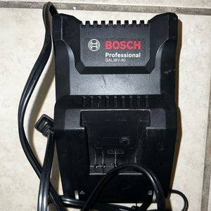 Bosch Professional Gal 18V-40 Lithium-Ion Battery Charger